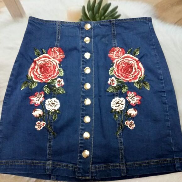 PACSUN EMBROIDERED FLORAL DENIM MINI SKIRT - Picture 7 of 8
